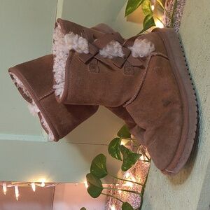 Women's Koolaburra UGG Shearling Bow Chestnut Ankle Booties 8